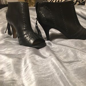 Black leather bootie